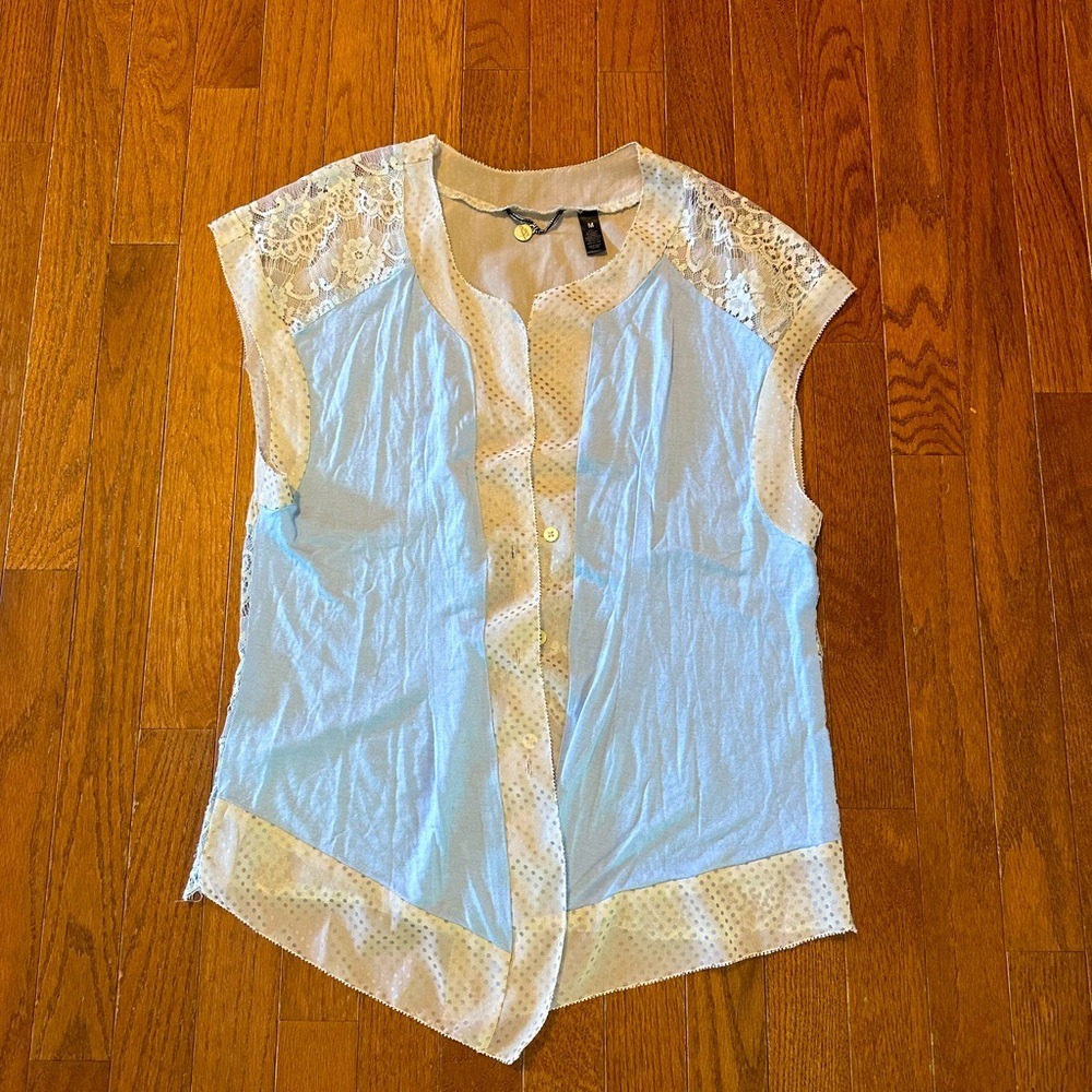 BKE Buckle boutique Top Lace Button Up Women Size Medium‎